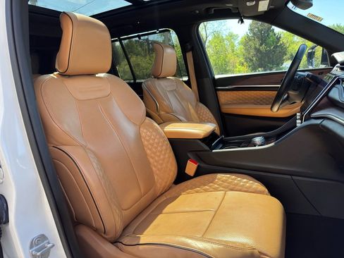 Used 2022 Jeep Grand Cherokee Summit w/ Luxury Tech Group V AWD/4WD image 31