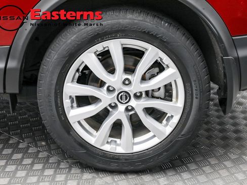 Used 2022 Nissan Rogue Sport SV w/ Technology Package image 8