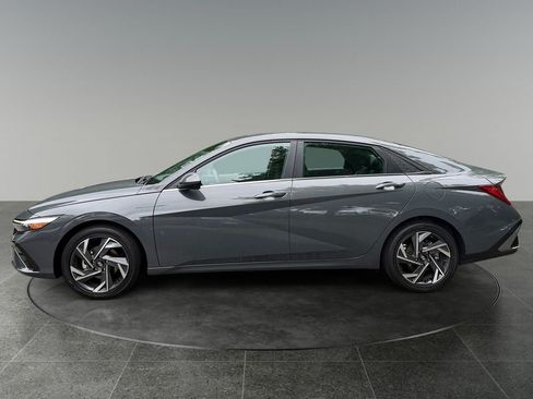 Used 2025 Hyundai Elantra SEL FWD image 5