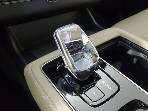 Used 2026 Volvo XC90 B6 Plus w/ Protection Package Premier AWD/4WD image 35