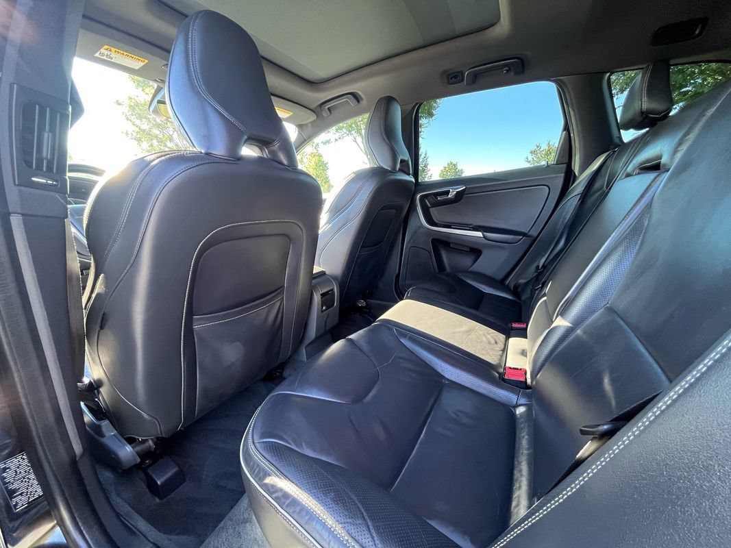 Used 2016 Volvo XC60 T6 R-Design AWD/4WD image 8