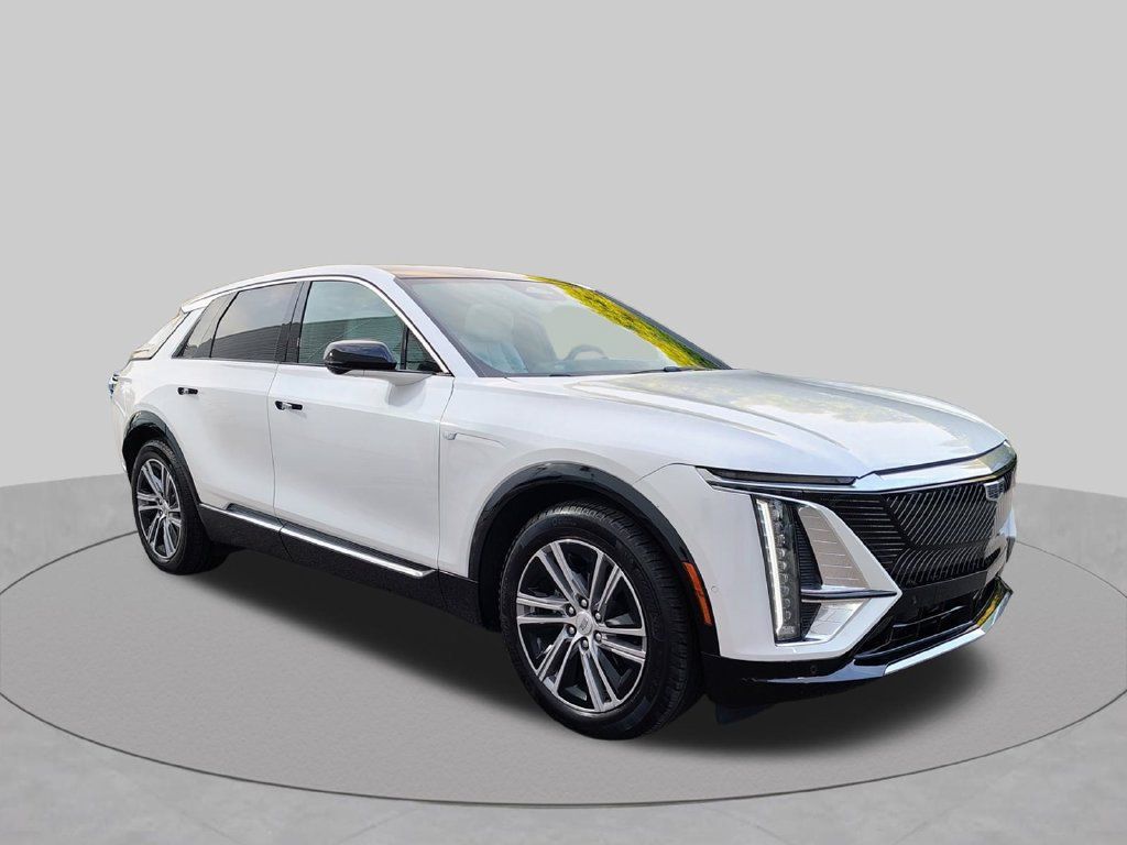 Used 2024 Cadillac Lyriq Luxury AWD/4WD image 3