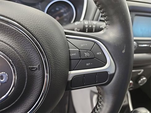 Used 2018 Jeep Compass Latitude image 18