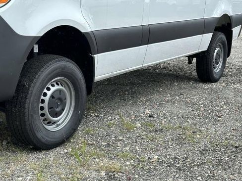 Used 2024 Mercedes-Benz Sprinter 2500 image 12