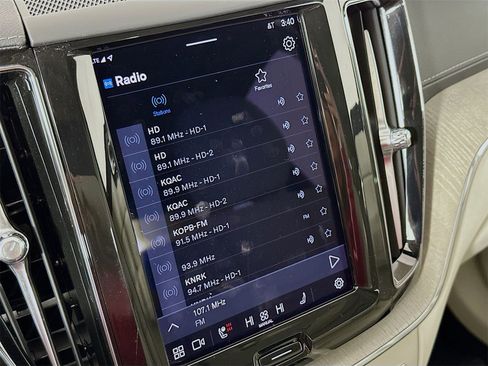 Used 2023 Volvo XC60 B6 Ultimate w/ Protection Package Premier image 14