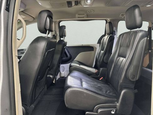 Used 2015 Chrysler Town & Country Touring-L w/ Driver Convenience Group FWD image 13