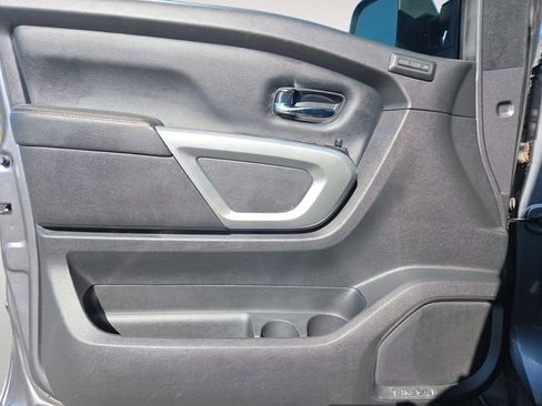 Used 2018 Nissan Titan SL image 16
