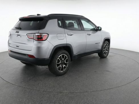 Used 2025 Jeep Compass Trailhawk AWD/4WD image 9