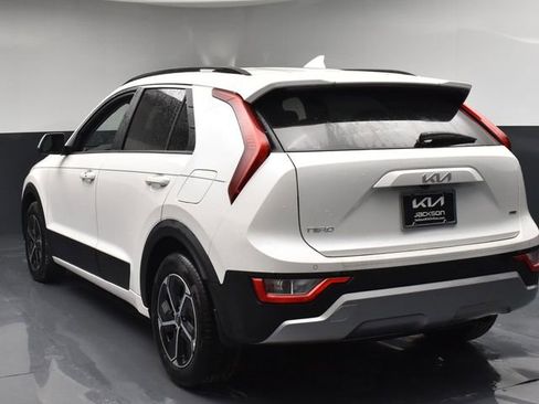 Used 2025 Kia Niro EX FWD image 4