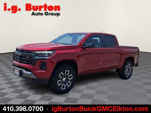 Used 2023 Chevrolet Colorado Z71 w/ Z71 Convenience Package 2 AWD/4WD image 3