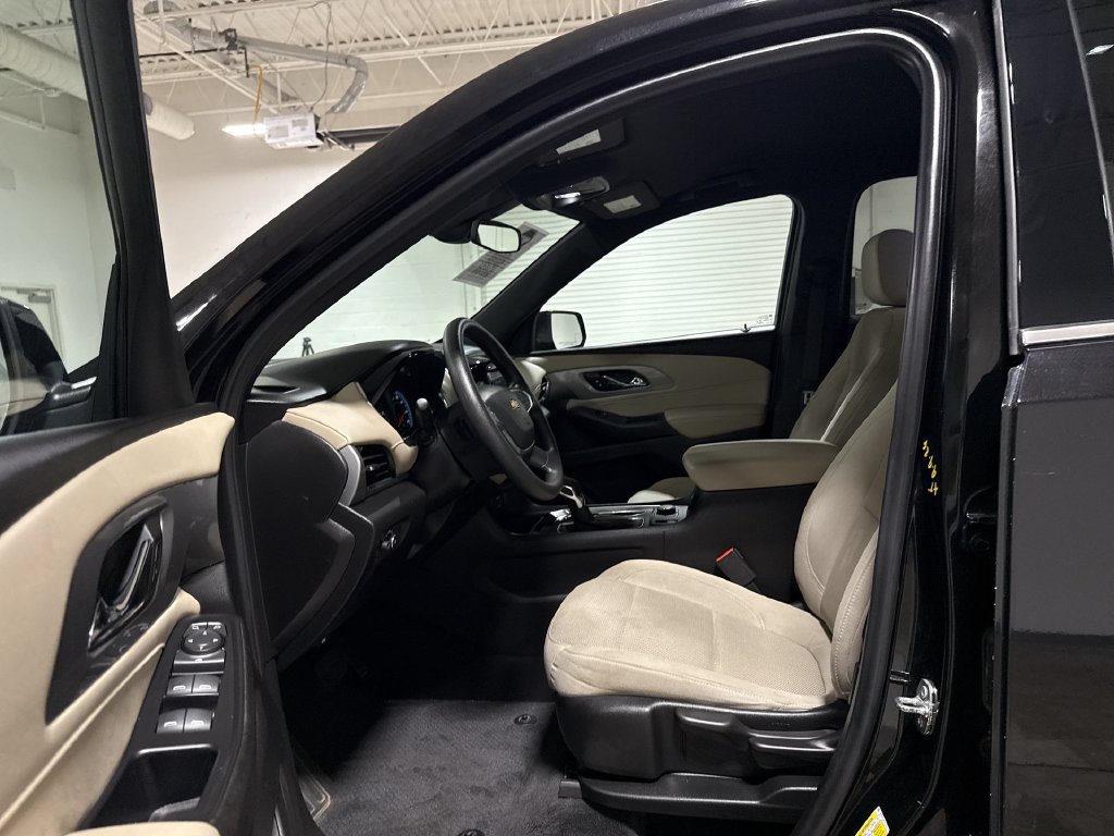 Used 2022 Chevrolet Traverse LS FWD image 19