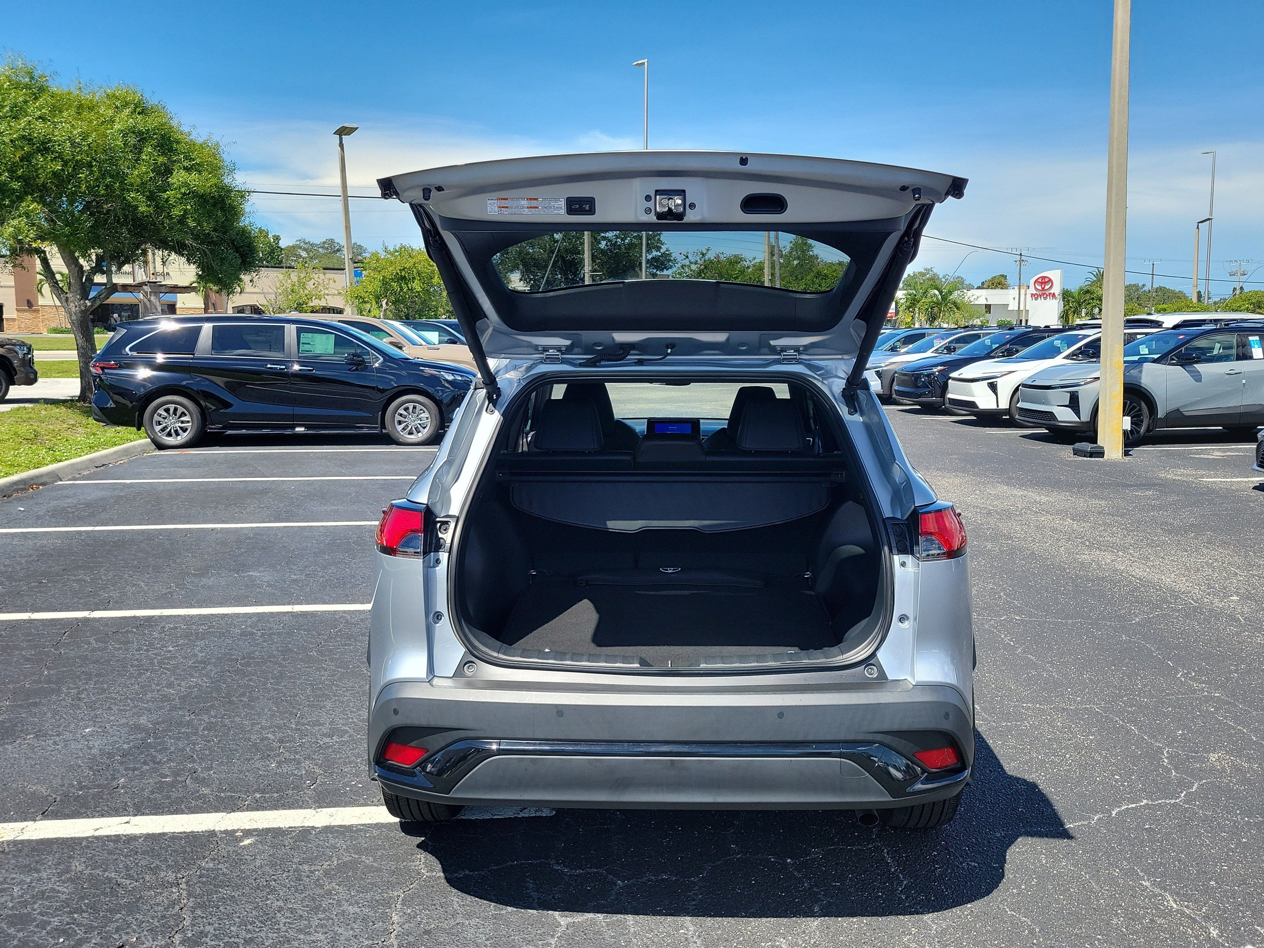 Used 2024 Toyota Corolla Cross AWD Hybrid w/ Convenience Package image 10