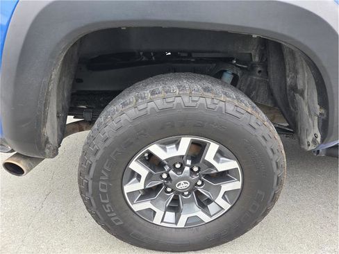 Used 2018 Toyota Tacoma TRD Off-Road w/ Technology Package image 8