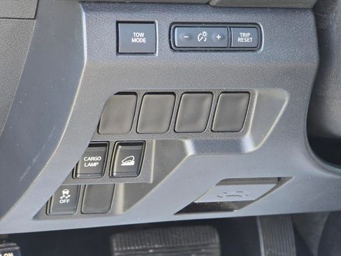 Used 2022 Nissan Frontier SV AWD/4WD image 8