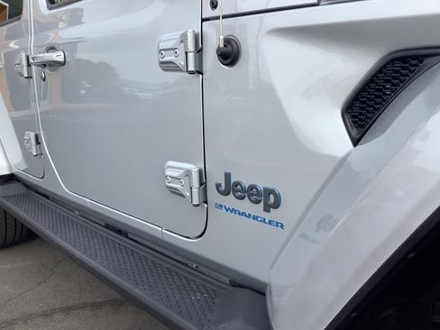 Used 2023 Jeep Wrangler Unlimited Sahara image 43