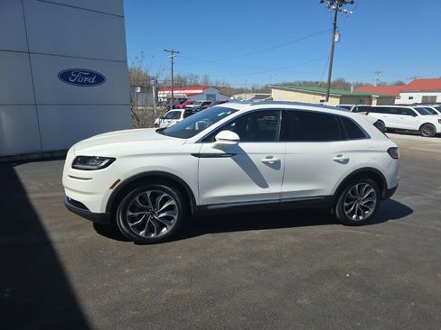 Used 2023 Lincoln Nautilus Reserve w/ Luxury Package image 2