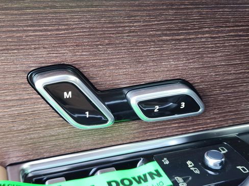 New 2026 Land Rover Range Rover Long Wheelbase Autobiography image 17