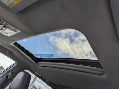 Used 2019 Toyota Highlander XLE image 17