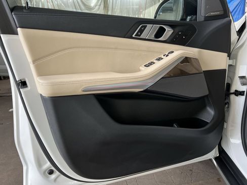 Used 2021 BMW X5 xDrive40i w/ Premium Package image 13