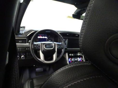 Used 2021 GMC Yukon Denali w/ Denali Ultimate Package AWD/4WD image 5