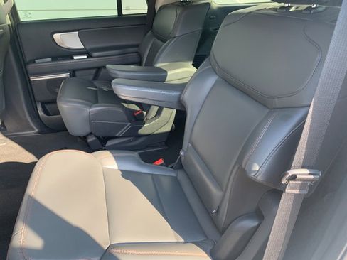 Used 2025 Ford Expedition Active AWD/4WD image 19