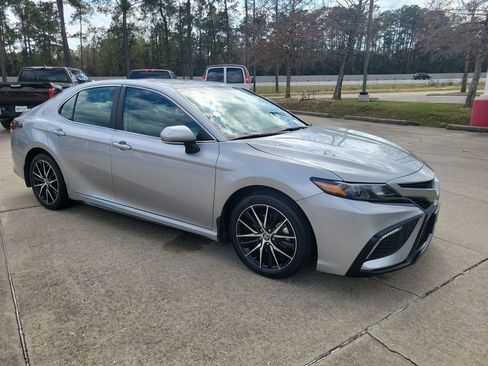 Used 2024 Toyota Camry SE w/ Convenience Package image 10
