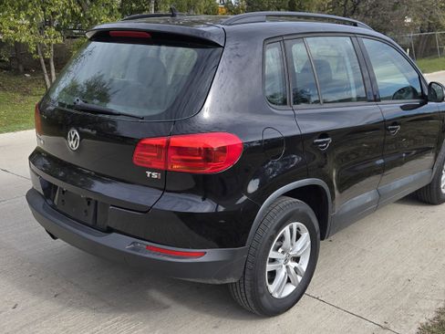 Used 2017 Volkswagen Tiguan S image 8