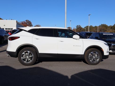 Used 2025 Chevrolet Blazer LT FWD image 7