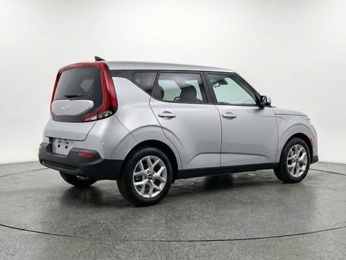 Used 2025 Kia Soul LX w/ LX Technology Package image 9