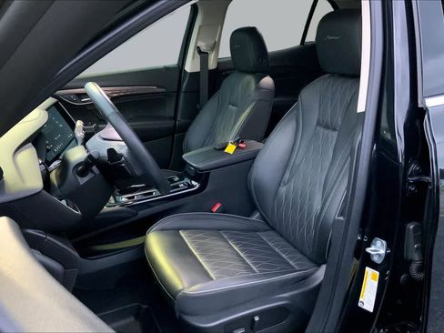 Used 2022 Buick Envision Avenir w/ Technology Package II FWD image 8