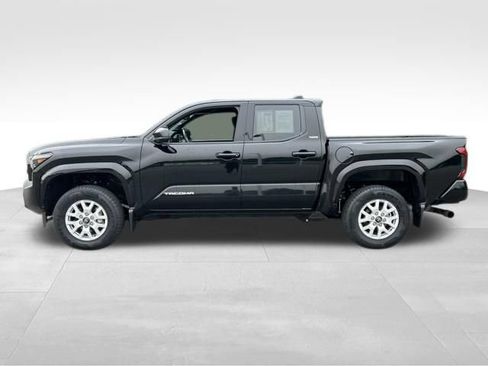 Certified 2025 Toyota Tacoma SR5 AWD/4WD image 2