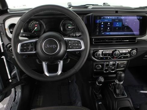 Used 2025 Jeep Wrangler Unlimited Sahara AWD/4WD image 10
