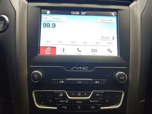 Used 2019 Ford Fusion SE image 25