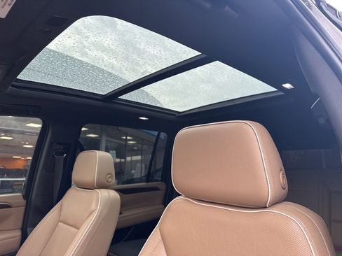 Used 2021 Chevrolet Suburban Premier image 12