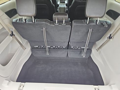 Used 2023 Chrysler Pacifica Touring-L FWD image 10