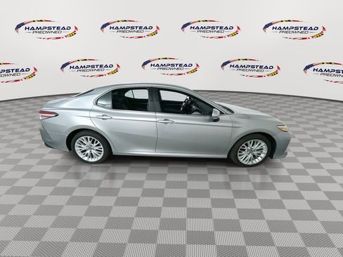 Used 2018 Toyota Camry XLE w/ Four Season Floor Mat Package image 9