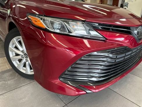 Used 2018 Toyota Camry LE FWD image 16