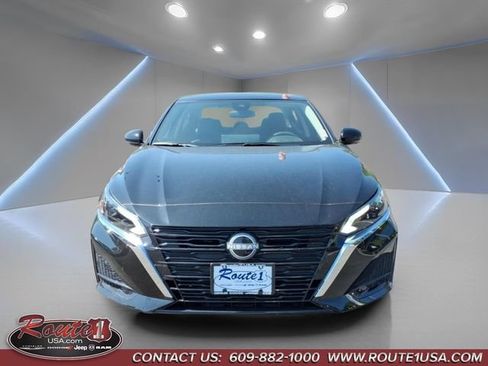 Used 2025 Nissan Altima 2.5 SL FWD image 9