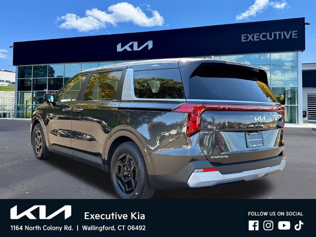 Certified 2026 Kia Carnival FWD image 2