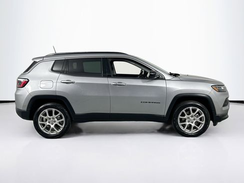 Used 2022 Jeep Compass Latitude w/ Sun and Sound Group image 4