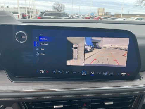 New 2025 Chevrolet Suburban Premier image 32