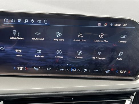 Used 2025 Chevrolet Traverse LT w/ Midnight/Sport Edition image 11