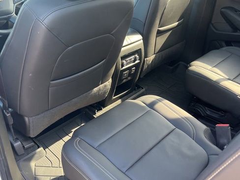 Certified 2023 Chevrolet Traverse LT w/ LT Premium Package AWD/4WD image 22