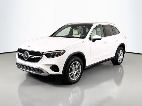 Used 2025 Mercedes-Benz GLC 300 4MATIC image 3
