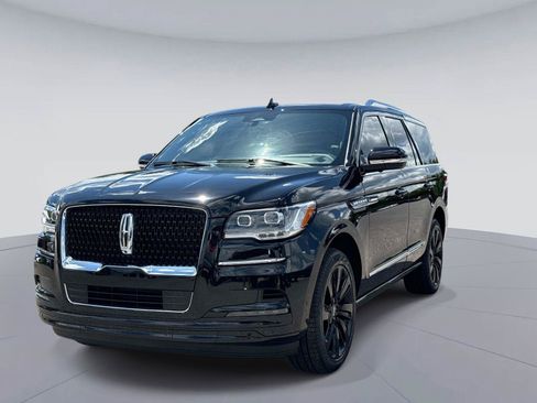 Used 2024 Lincoln Navigator Reserve AWD/4WD image 7