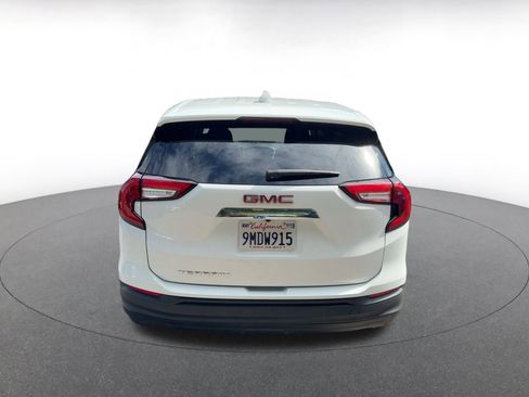 Used 2024 GMC Terrain SLE image 8