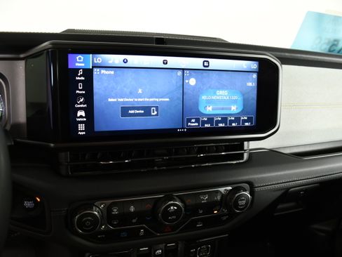 Used 2024 Jeep Wrangler Unlimited Sahara AWD/4WD image 26