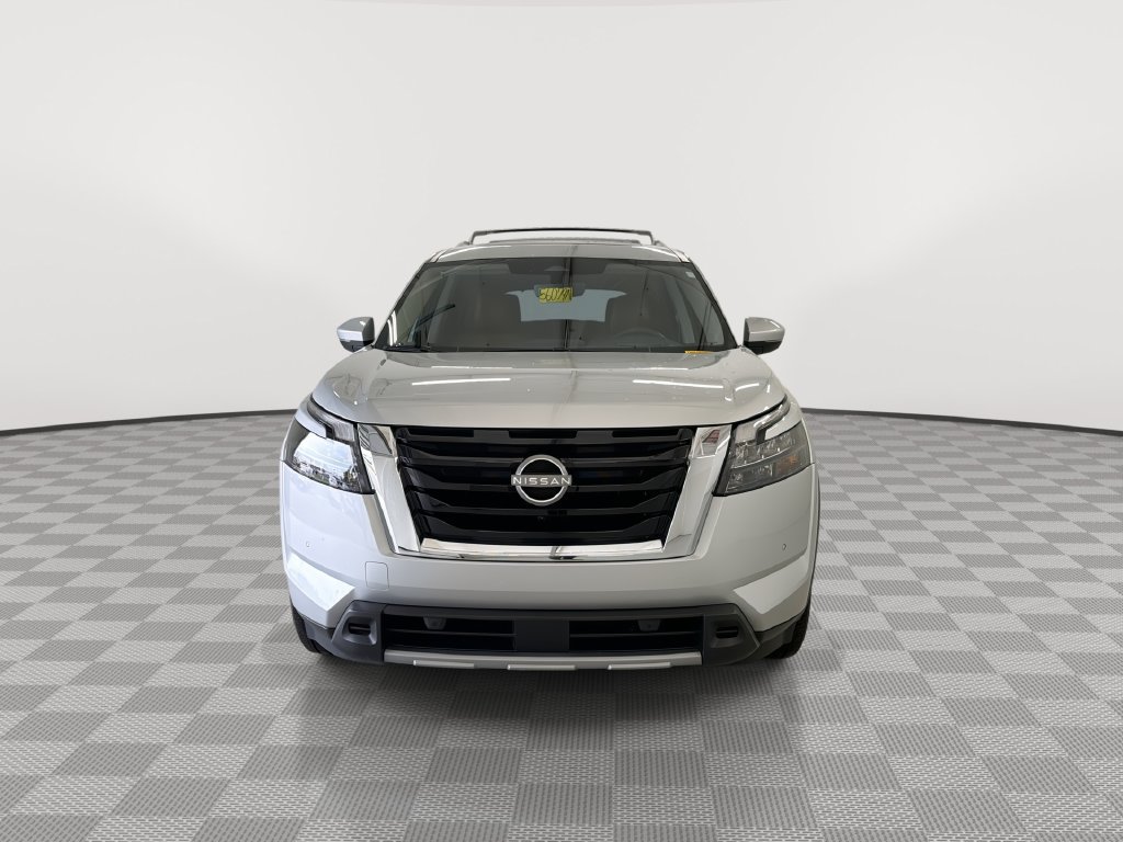 Certified 2025 Nissan Pathfinder Platinum w/ Cargo Package FWD image 5