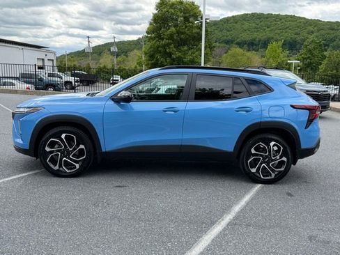 Certified 2024 Chevrolet Trax RS w/ Sunroof Package FWD image 3