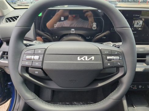 New 2025 Kia K4 EX image 29